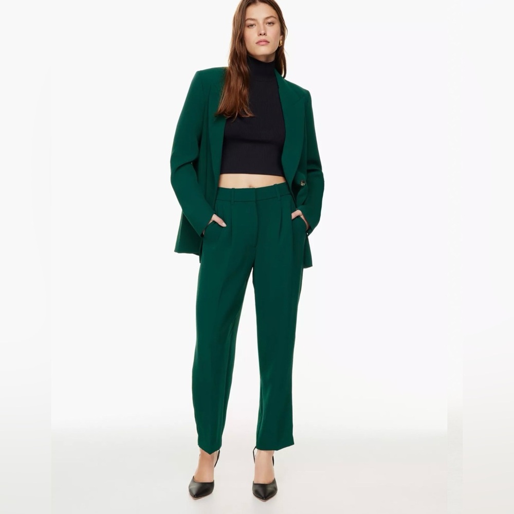 ARITZIA 🎊 Wilfred Women’s CARROT PANT Color: AVENTURINE GREEN Size 4 EUC